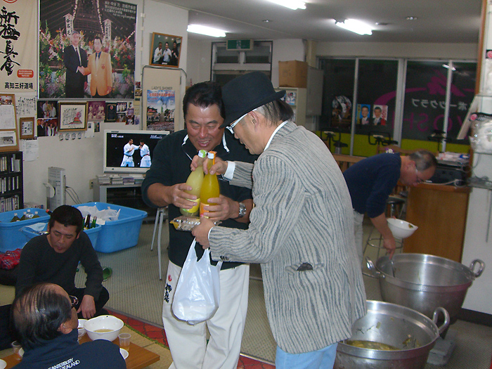 大山倍達総裁時代から続く「三好道場伝統の鳥の水炊き会」 (2011年12月度)